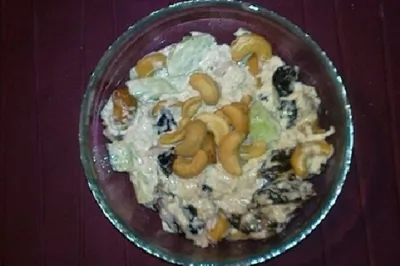 Салат «Черногуца» с курицей и черносливом