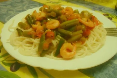 Спагетти с креветками и стручковой фасолью