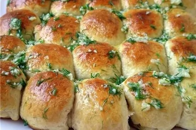Пампушки с чесночным соусом