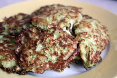 Оладьи из цукини со сметаной и мускатным орехом