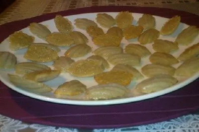 Печенье «Мадлен» с сиропом шиповника