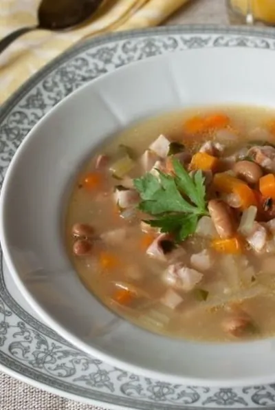 Суп с ветчиной и фасолью