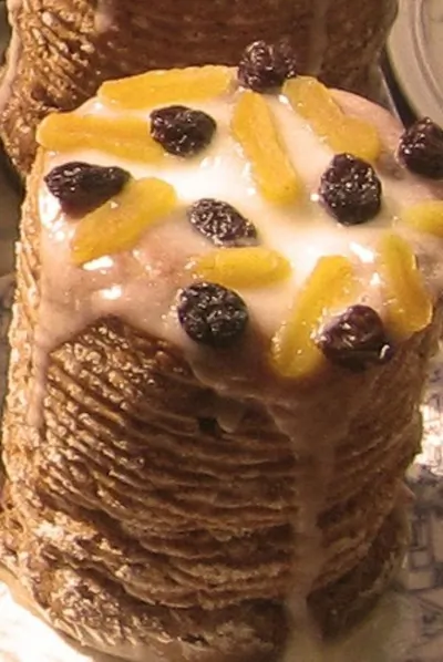 Кулич с изюмом в глазури