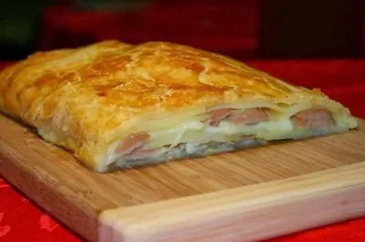 Штрудель с картофелем и сосисками