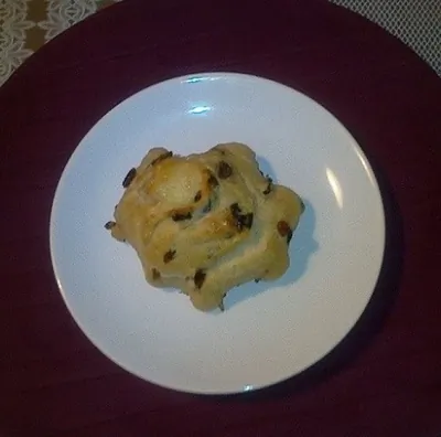 Булочки сдобные с изюмом из картофельного дрожжевого теста