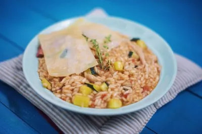 Розмариновое ризотто с испанским чоризо и курицей