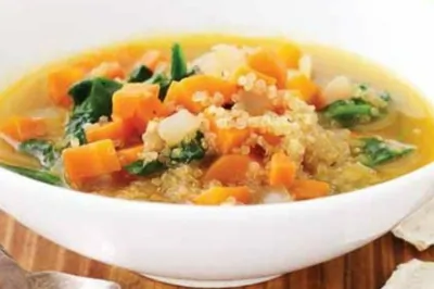 Суп из фасоли с киноа и шпинатом