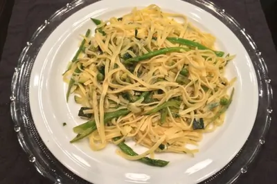 Феттучини со спражей и молодым горошком