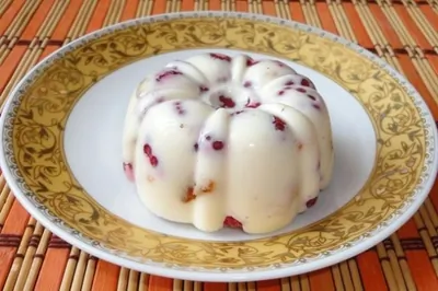 Сметанный десерт с яблоками