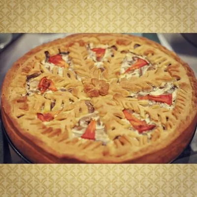 Открытый рыбный пирог с грибами