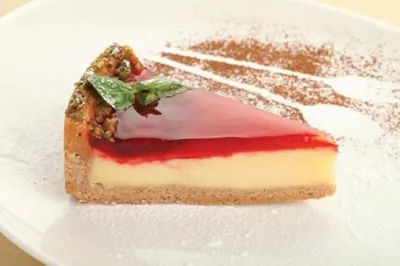 Клубничный чизкейк с безе