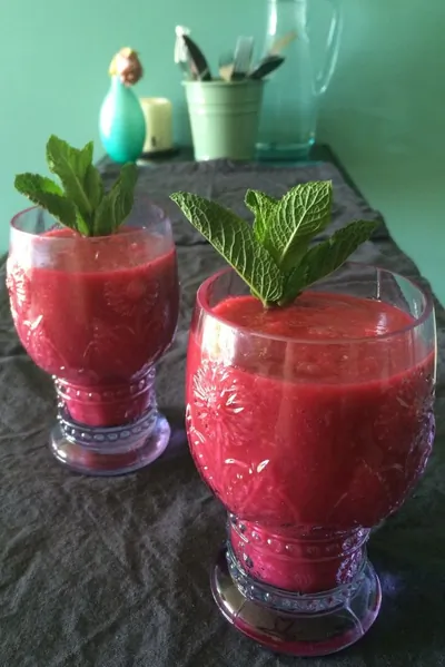 Смузи из ананаса с малиной