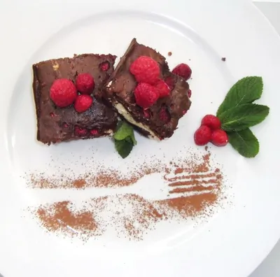 Малиновый мраморный брауни