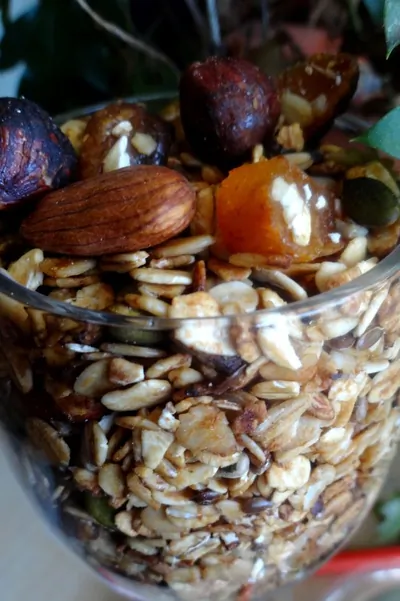 Гранола (мюсли) с орехами и сухофруктами