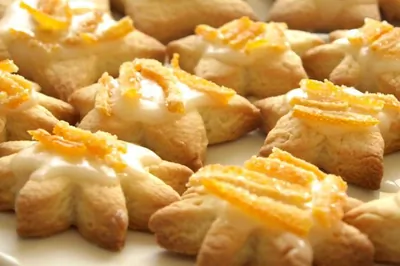 Печенье с апельсиновой глазурью и цукатами