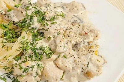 Куриное филе с грибами в сырно-сливочном соусе