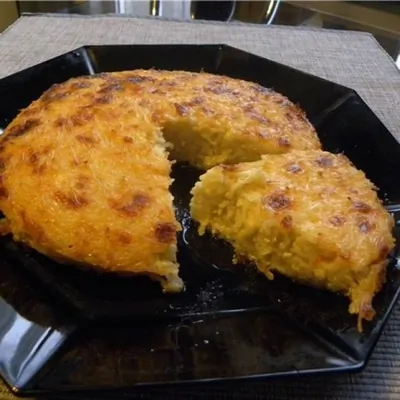 Вермишелевая запеканка с чесноком и соевым соусом