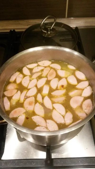 Гороховый суп с копченой колбасой