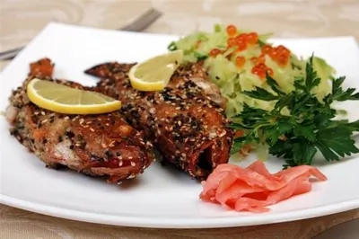 Морской окунь в кунжутной панировке