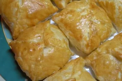 Курица с овощами в конверте из слоеного теста