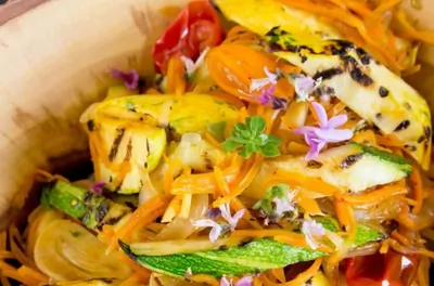 Овощная лапша из кабачков и моркови