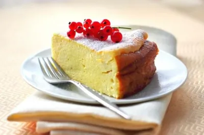 Творожная запеканка с красной смородиной