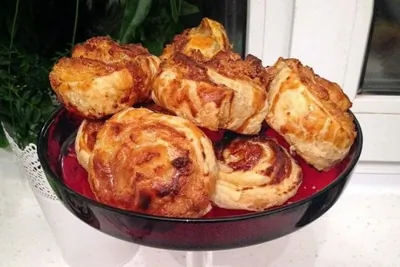 Слоеные ватрушки с лимонной цедрой