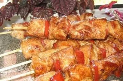 Острые шашлычки из индейки в духовке