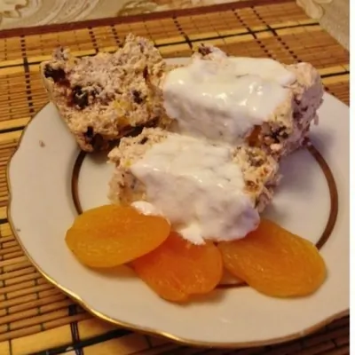 Творожная запеканка с курагой и черносливом
