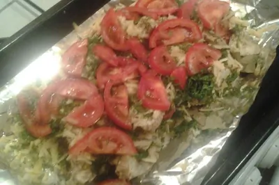 Треска, запеченная с сыром и помидорами