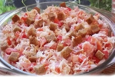 Салат из копченой курицы с овощами