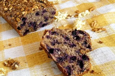 Утренний пирог с овсянкой, бананами и черникой