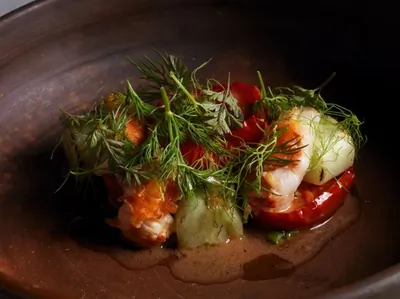 Раки с бакинскими помидорами и жареными огурцами