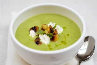 Суп из свежего гороха с  вариантами заправки