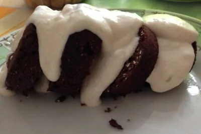 Шоколадный овсяный кекс с творожно-банановым кремом