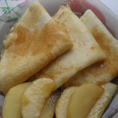 Блинчики с грушей фламбе