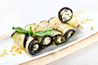 Рулетики из баклажанов с зеленью и сырным кремом