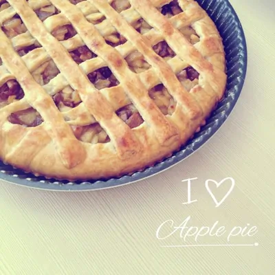 Пирог с карамелизованными яблоками