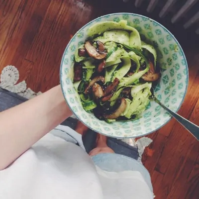 Паста из цукини с грибами