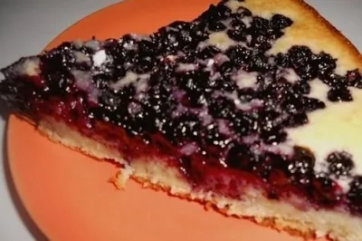 Сметанный пирог с черникой