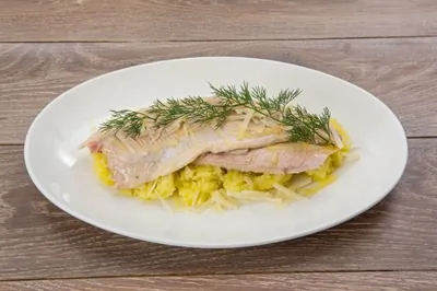 Форель, запеченная в бумаге, с картофелем