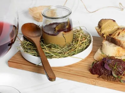 Куриный паштет с желе из вина