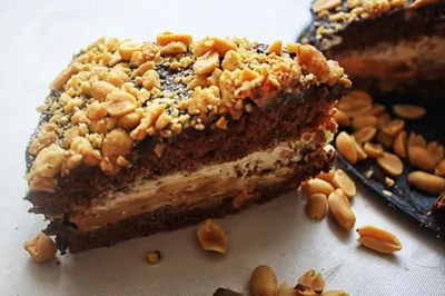 Торт «Сникерс» с двумя кремами