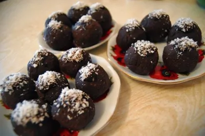 Пирожное «Картошка» из темного шоколада с добавлением коньяка