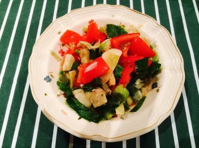 Быстрый салат из маринованных артишоков