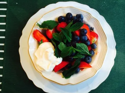 Утренний ягодный салат