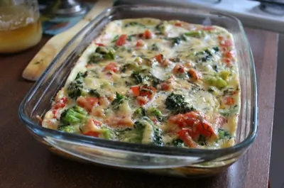 Запеканка с брокколи и помидорами