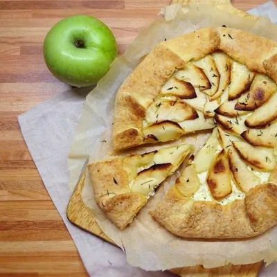 Яблочно-творожная галета с тимьяном