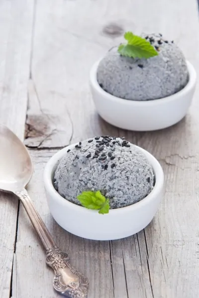 Мороженое из черного кунжута (Kuro Goma)