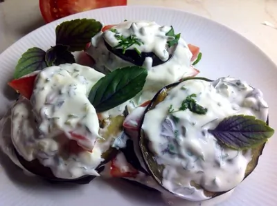 Баклажаны со сметаной и зеленью